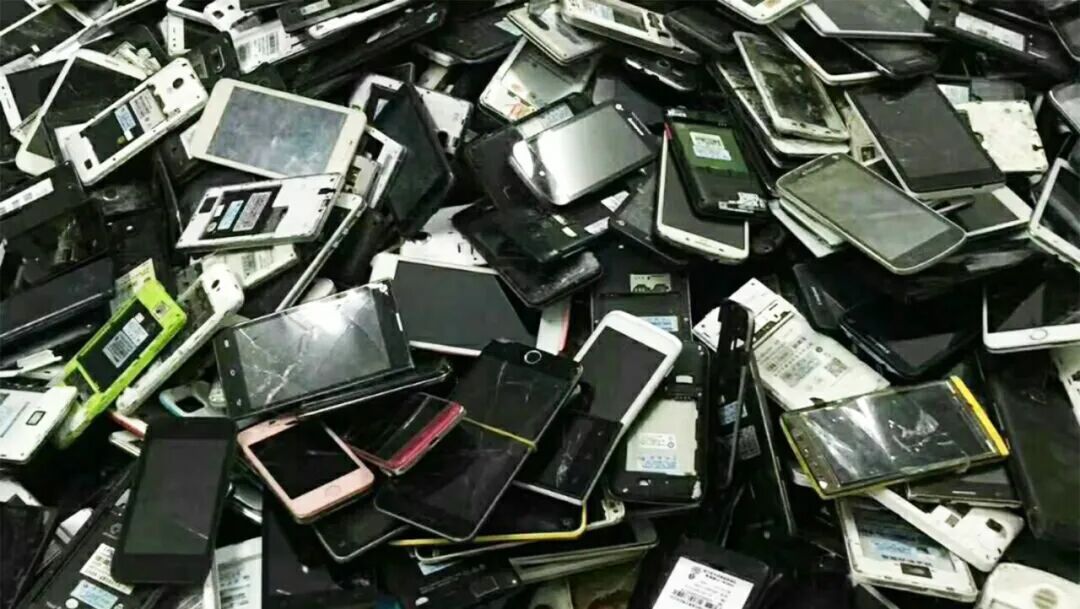 鋁創(chuàng)新紀(jì)元 – 也許,我們?cè)粤硪环N方式握過(guò)手3.jpg 鋁創(chuàng)新紀(jì)元 – 也許,我們?cè)粤硪环N方式握過(guò)手3.jpg